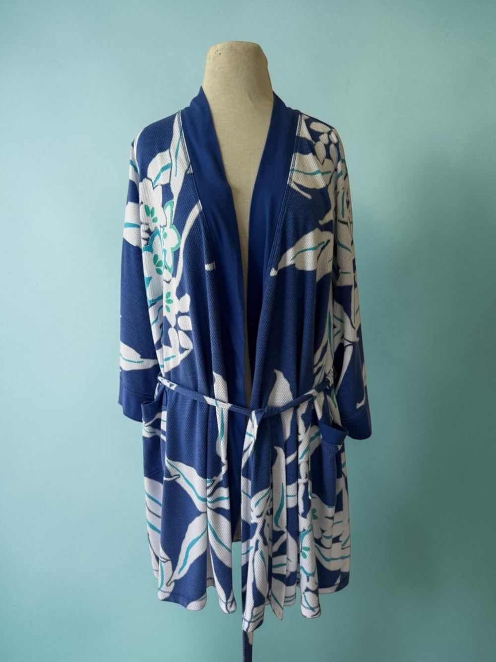 Natori Blue Floral Knit Short Robe Kimono Sleeve Belted Lounge Sz 1X Hibiscus